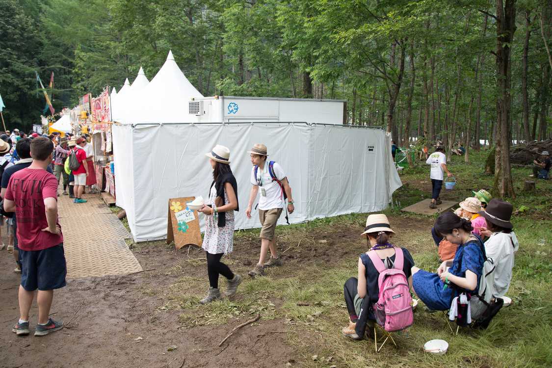 飲食店側からの通路。