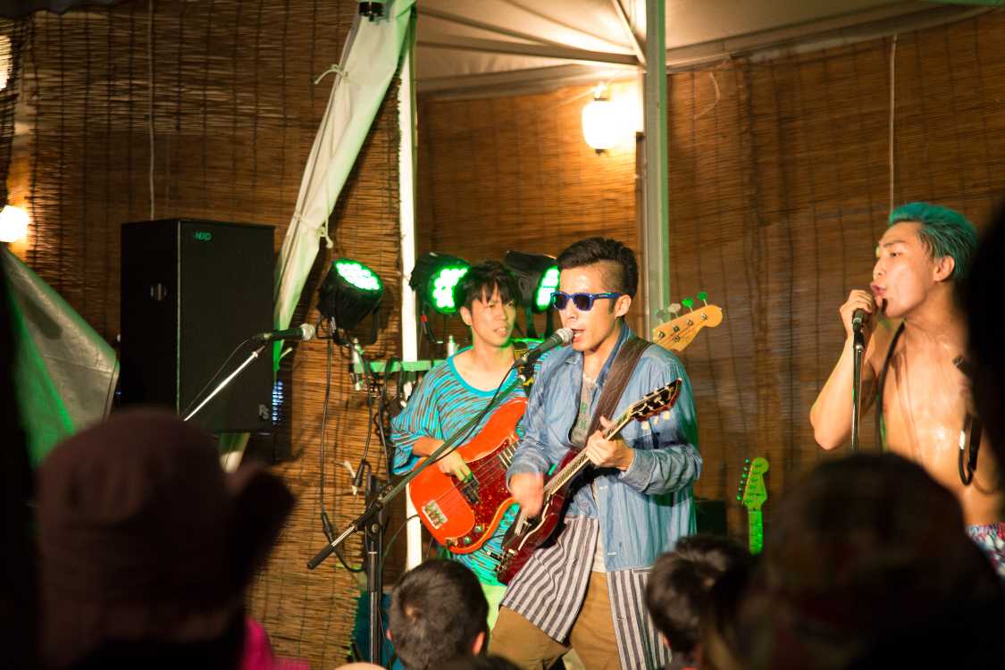 苗場食堂のライブ。