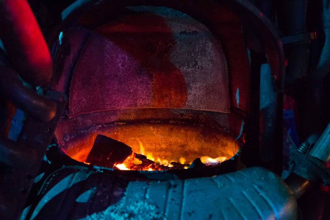 火が入っている。