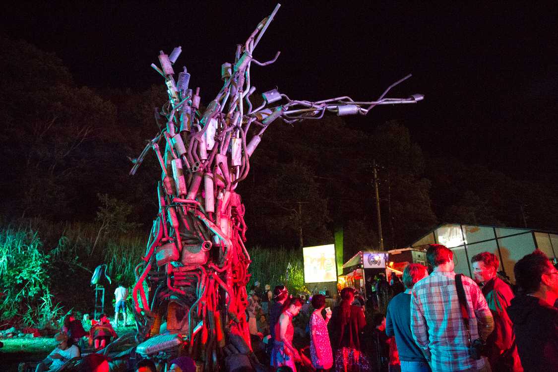 長年置かれている造形物。やや縮小されたか。