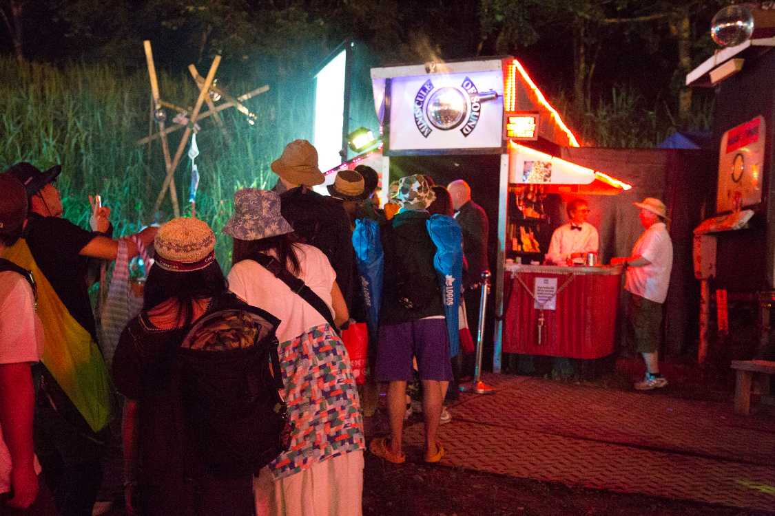 フジ・ウジがなくなったのでパレス・オブ・ワンダーで唯一行列ができる場所となった。