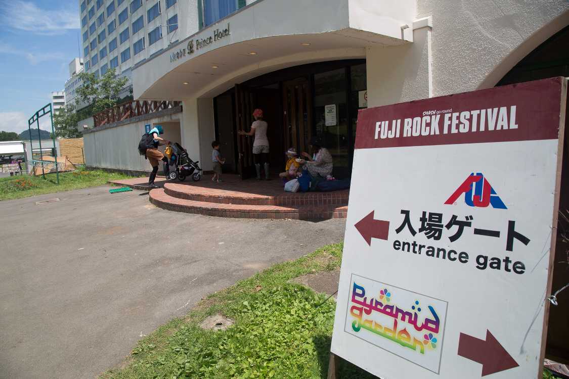 ホテル利用者の出入り口。