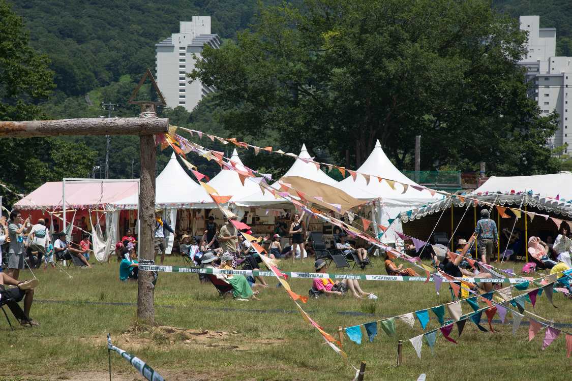 ピラミッドガーデンの飲食物販店群。