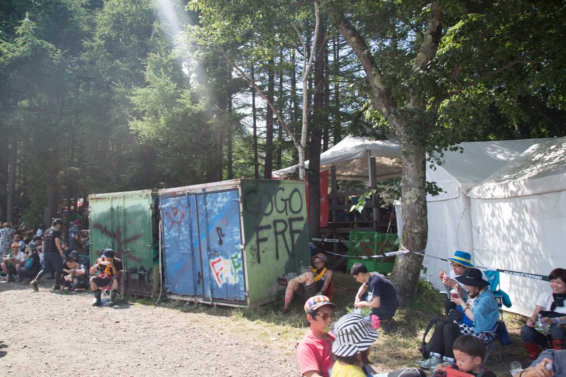 苗場食堂の桟敷横。