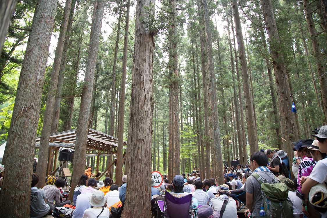 人は多い方か。