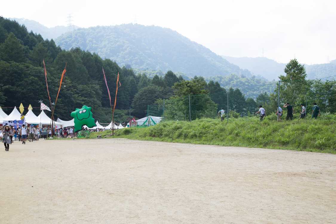 オレンジコート跡の外周は歩けるが、やや遠回り。