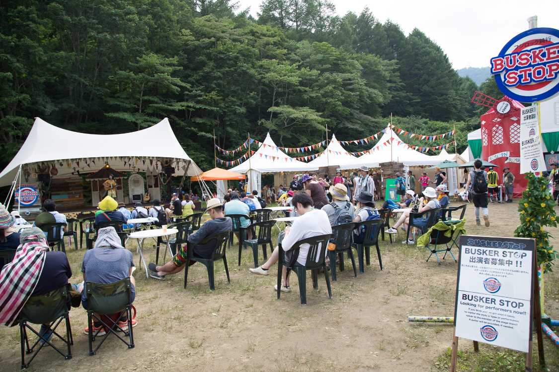 ストーンドサークルのバスカーストップ。特に決まった予定はない。