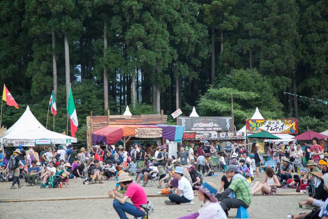 オレンジコート跡側の店舗群。