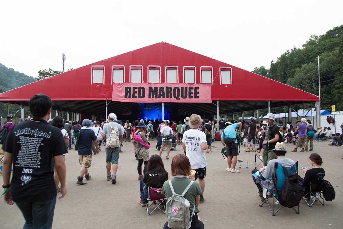 レッドマーキー。ライアン・アダムスが始まった直後。客は少ない方だろう。