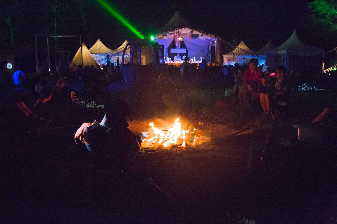 ピラミッドガーデンのたき火。