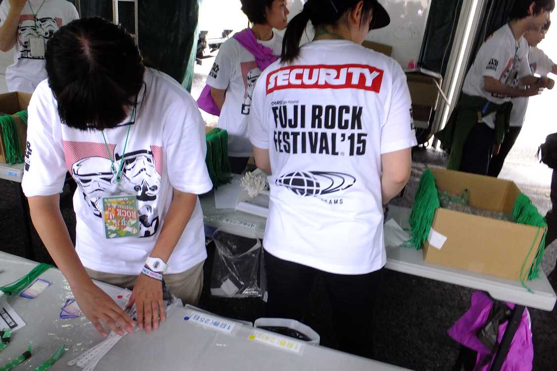 リストバンドとともに毎年配布される注意書きの紙はもらえなかった。あったのかどうか不明。