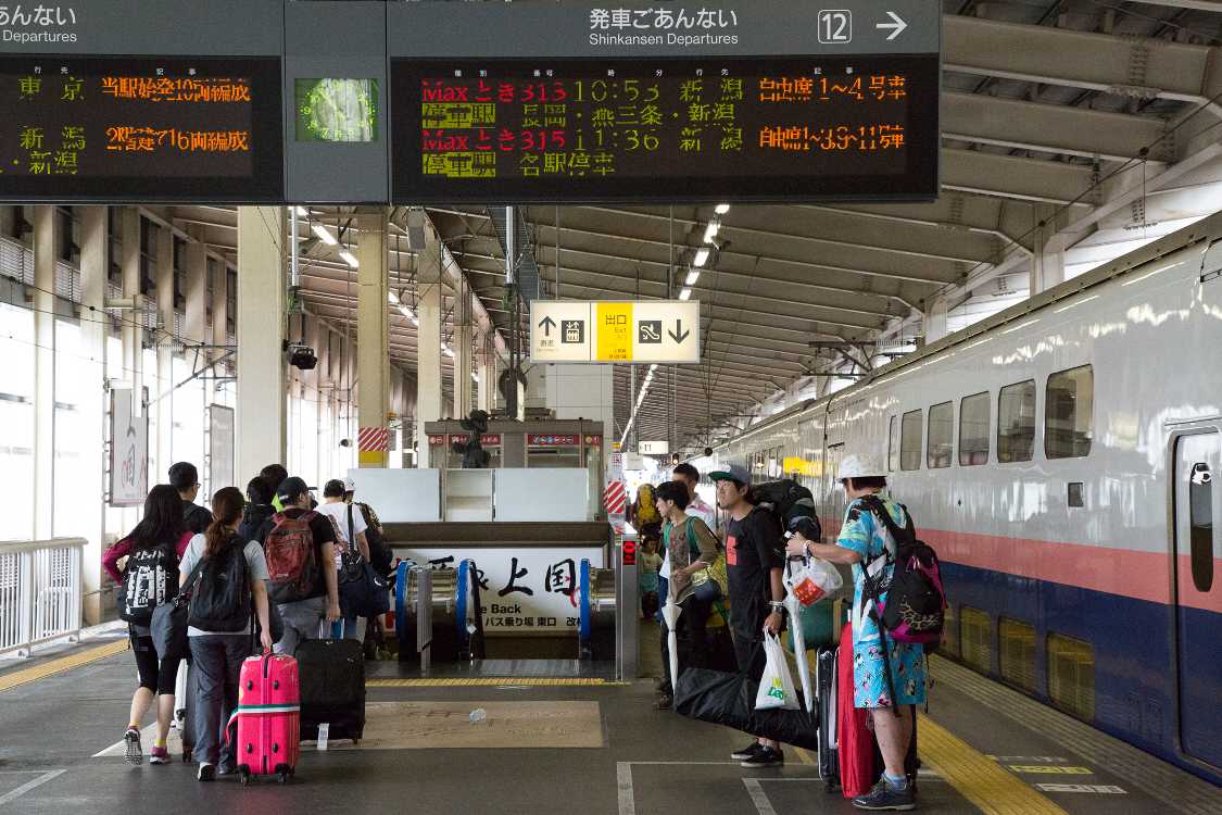 越後湯沢駅の新幹線ホーム。10時53分ごろ着いています。