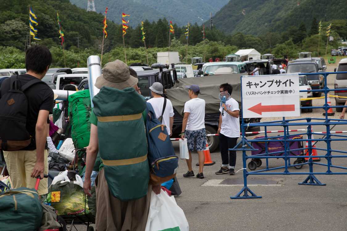 場外のコンビニエンスストア付近から5分程度でここまで来ました。