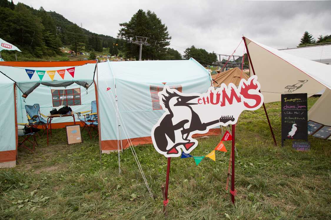 テントの宣伝も兼ねているとみられます。