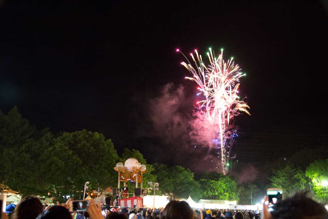 午後8時からの花火。