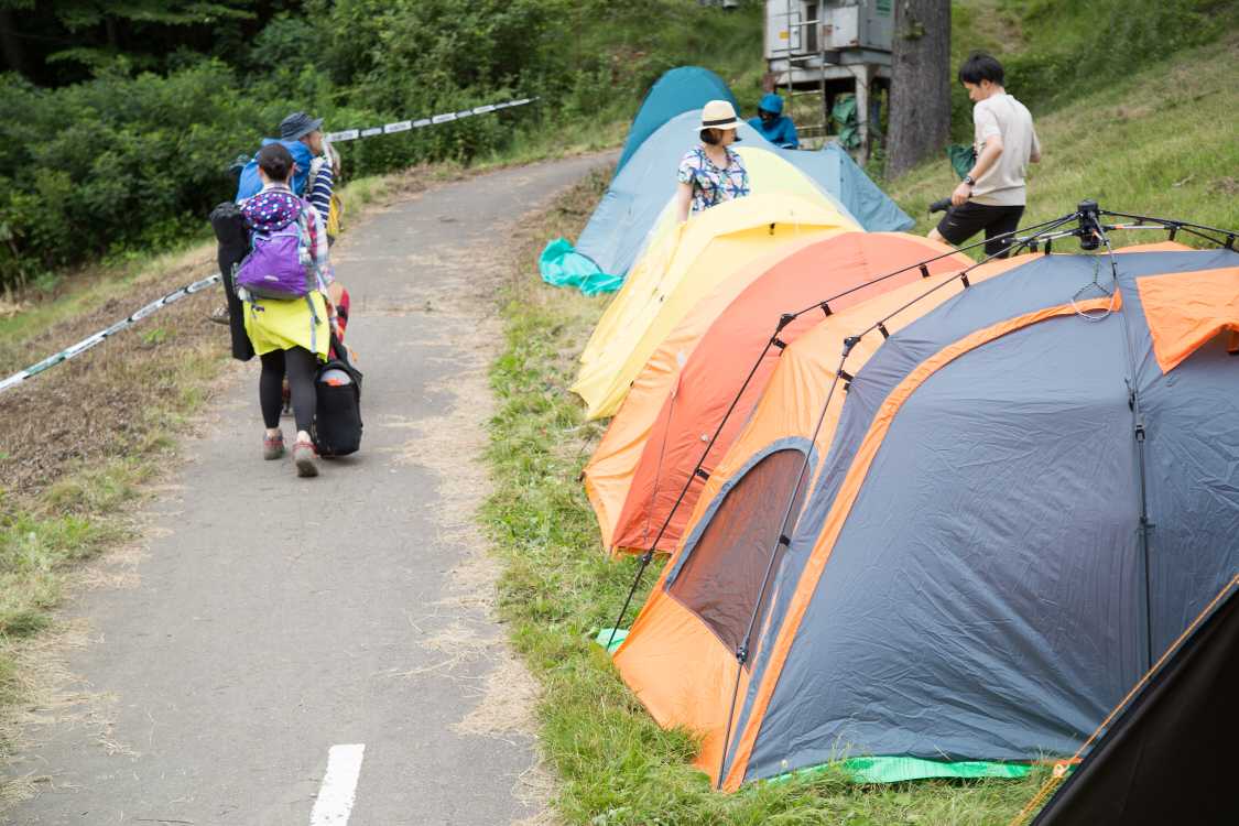 標高の高いCサイトへの坂道。坂なので傾斜があります。