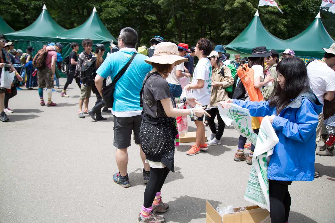 ごみ袋の配布。