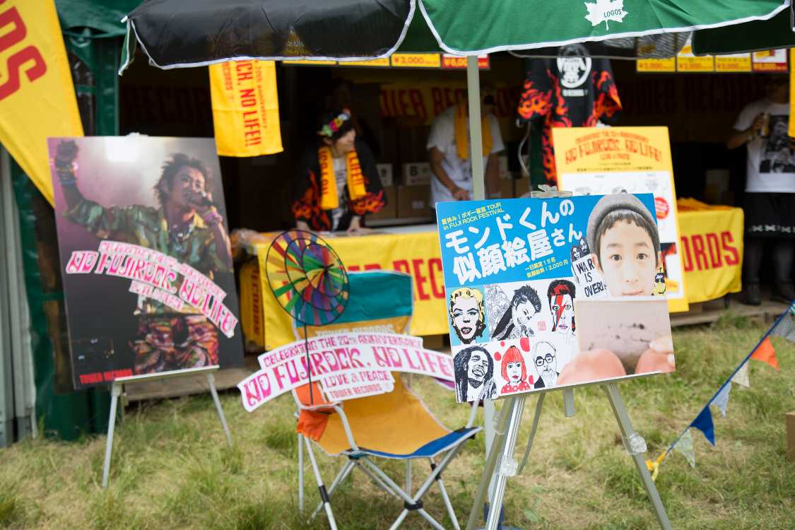 似顔絵を描くいすがありましたが描く人はいませんでした。