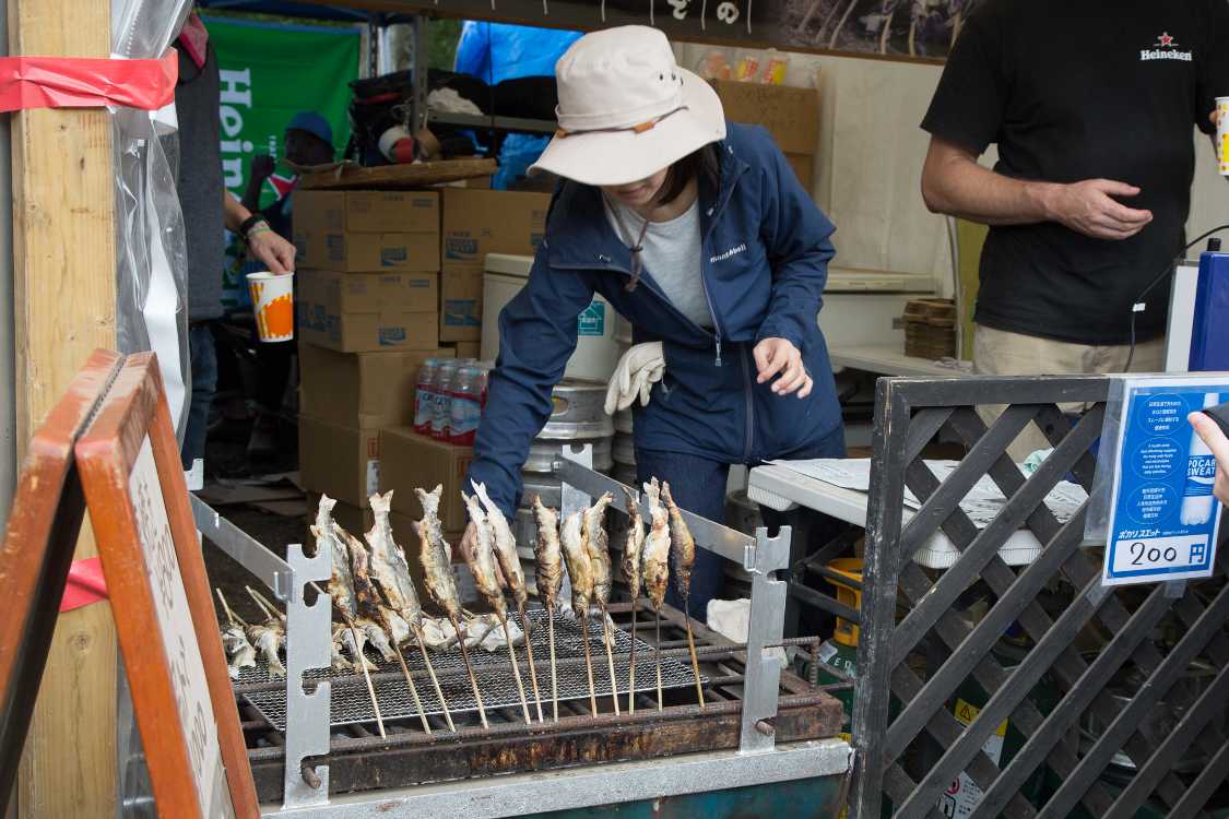 以前はテントの裏で焼いていました。