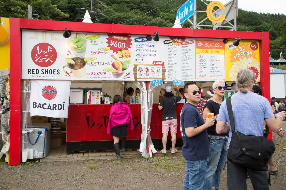 レッドシューズ。