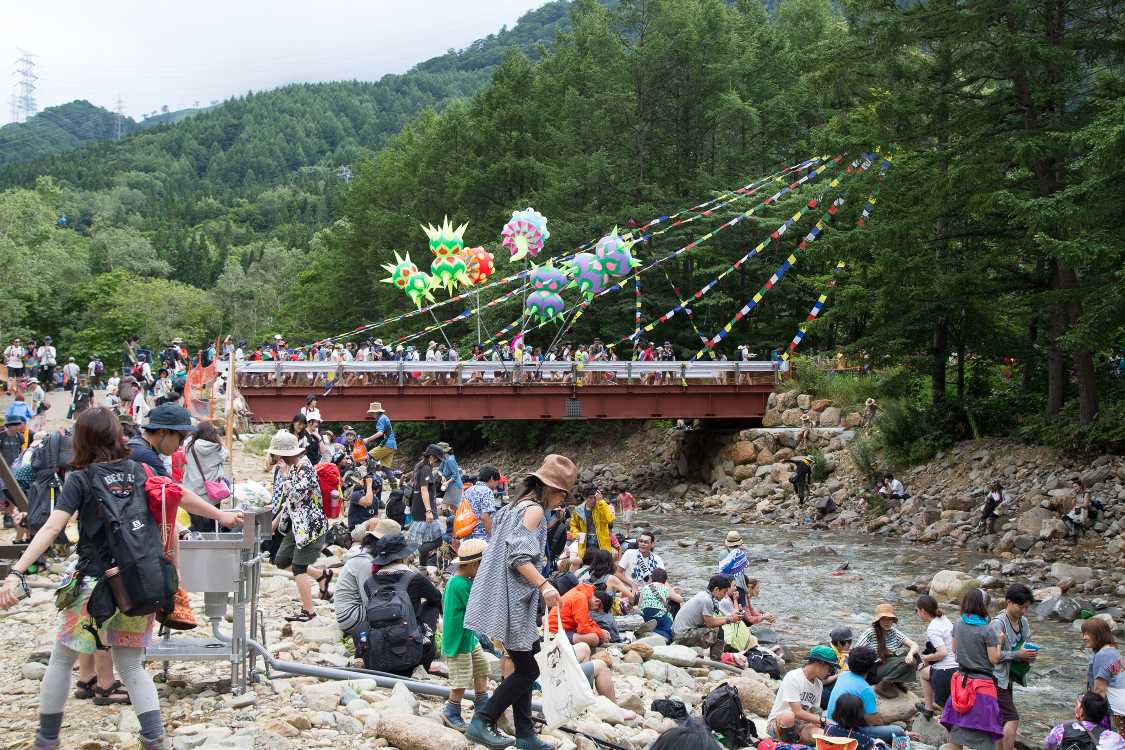 ホワイト橋を望む。