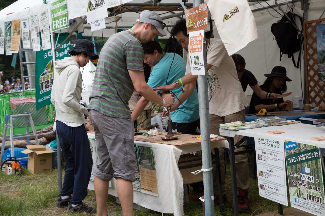 フジロックの烙印を押すところ。