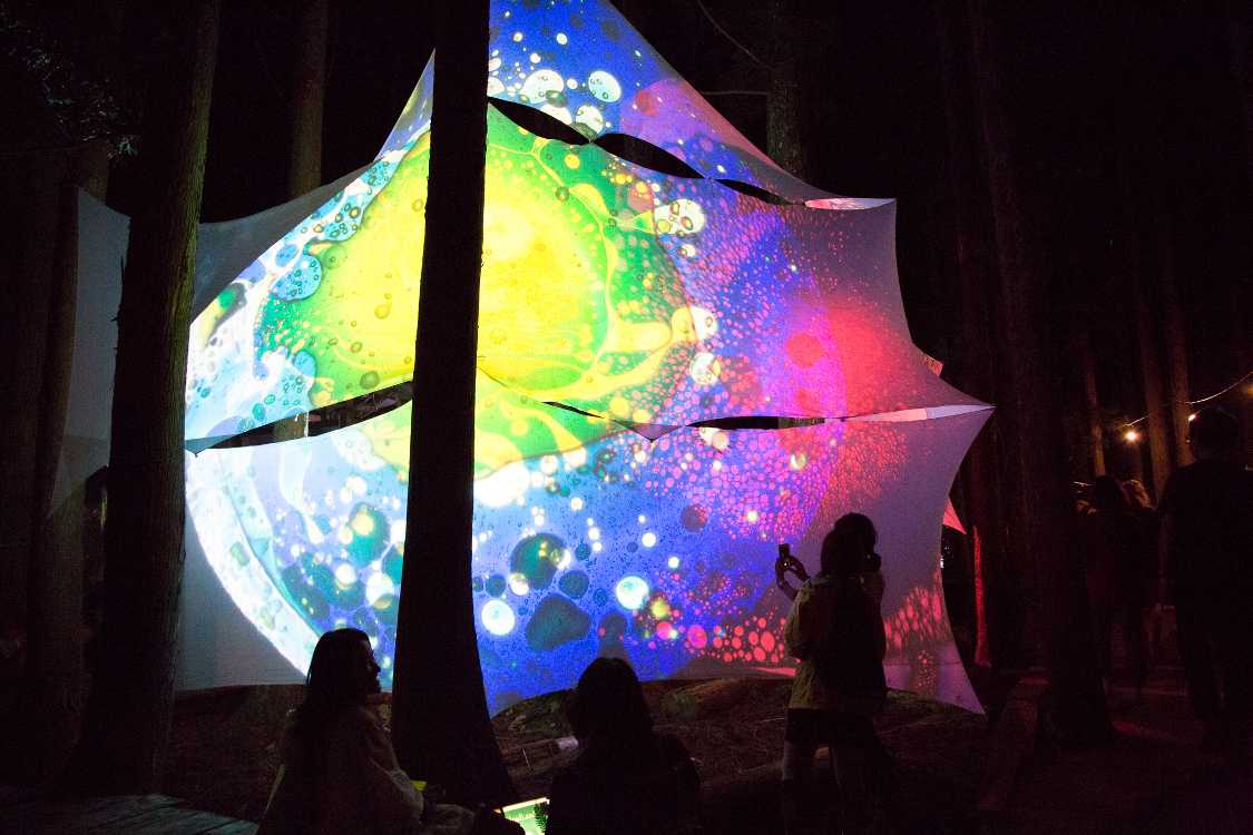 木道亭でやっている液体の投影。