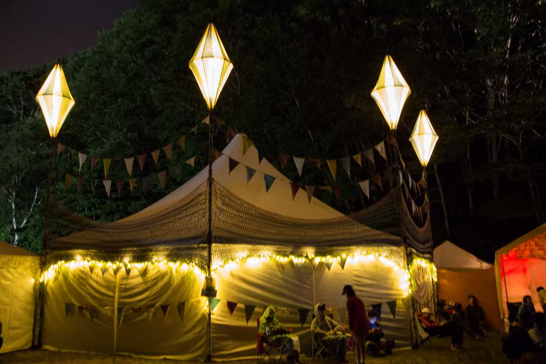 閉店中のドラムサークル。