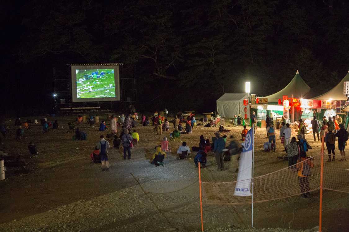 富士映劇のころ。フジロックのドキュメンタリーDVDが流れています。