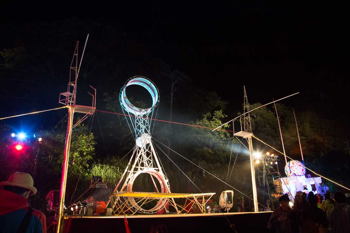 サーカス用のセット。過去にもこれと同じようなセットでサーカスが行われました。