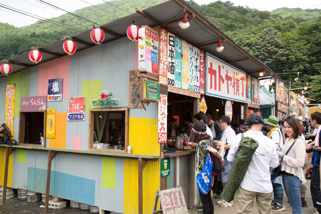 カドヤ。2013年に初めて出店したときは通常のスペースで、位置も角ではありませんでした。