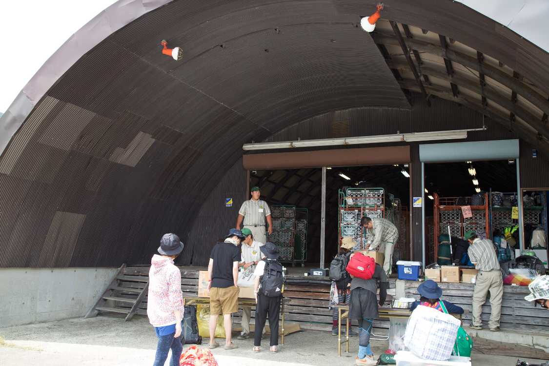 土曜日の受け渡しは少なく、木曜と日曜、月曜が混雑します。