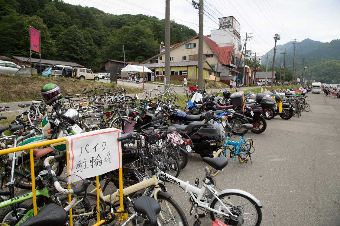 バイク駐輪場。