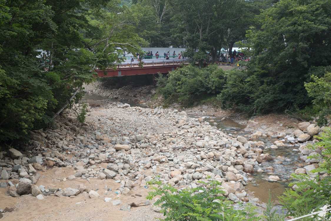 土曜の昼でもオアシスエリア下の河原に人がいませんでした。