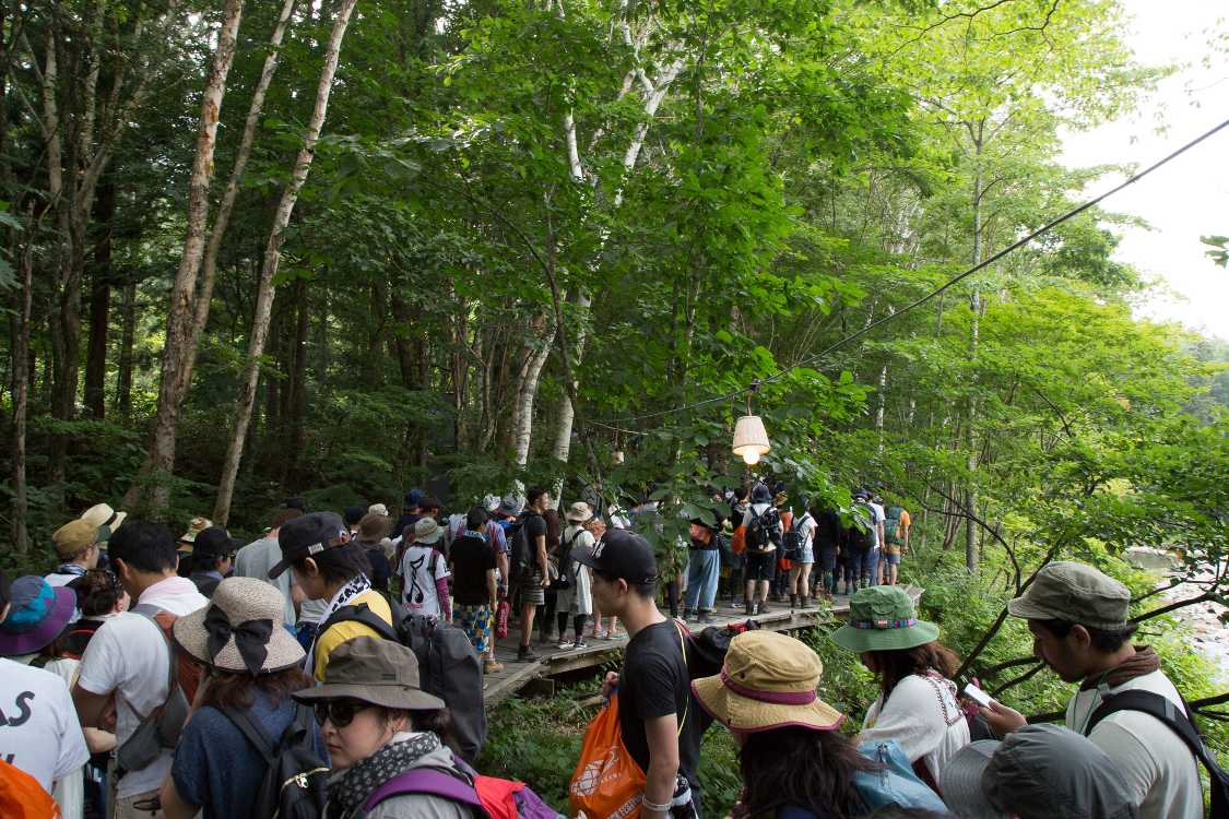 ボードウォークの行列。