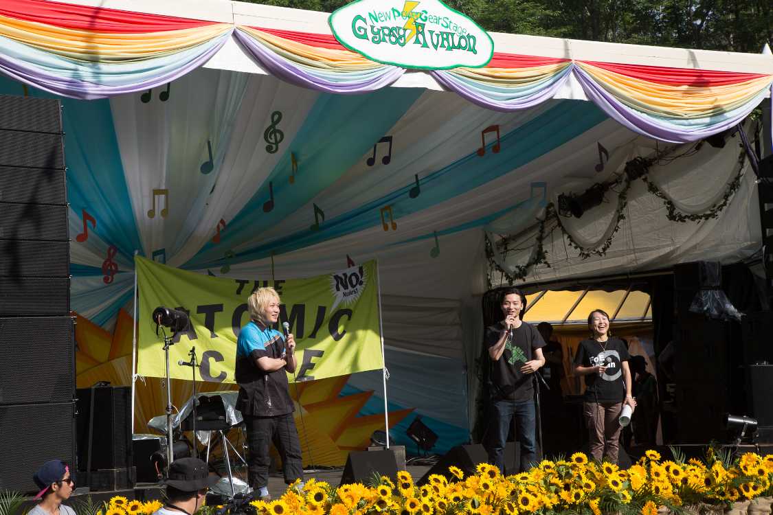 津田大介と奥田愛基と吉田明子。