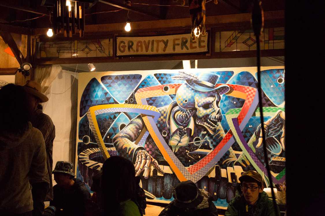 毎年フジロック期間中に絵を描いているグラヴィティフリー。