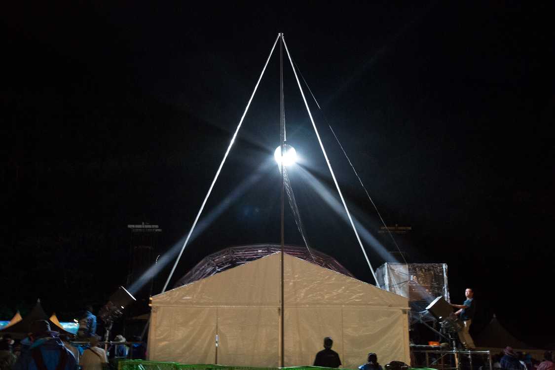 例年同じですが、両側から照明を当てています。