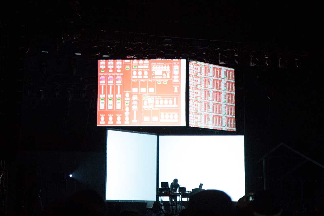 スクエアプッシャーのころ。ホワイトステージの音響のよさが最大限に活かされます。