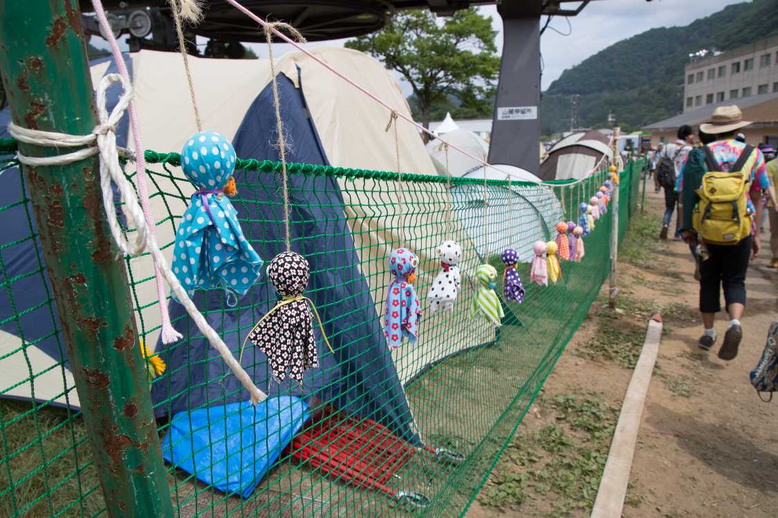 レディースサイトのてるてる坊主。主催者が作ったのか、レディースサイト利用者が作ったのか、後者ならすばらしいことです。