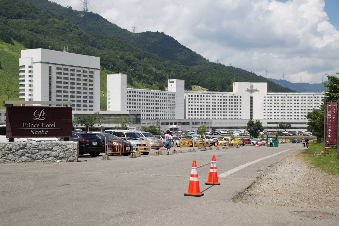 ホテルの駐車場入り口。