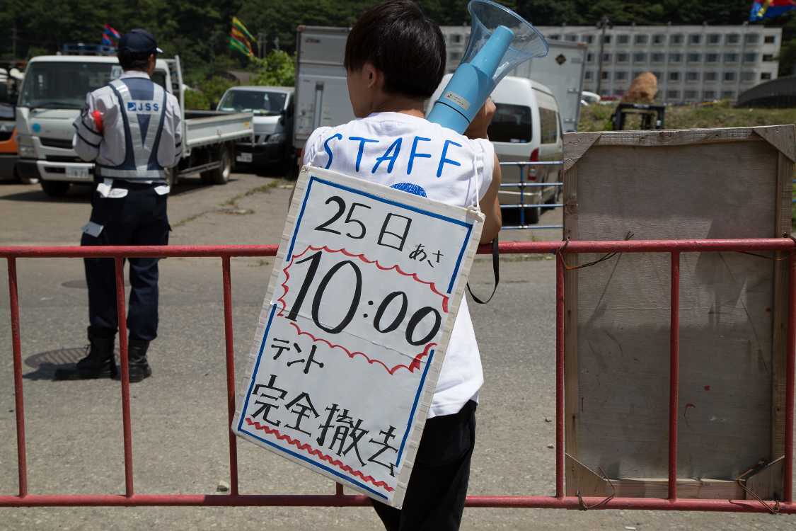 日曜、正午ごろ。