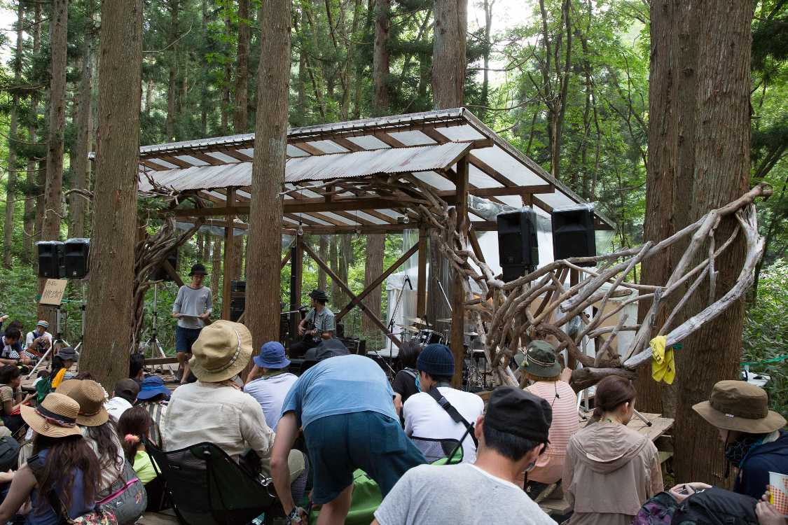ステージの雰囲気はフィールド・オブ・ヘブンに近い。