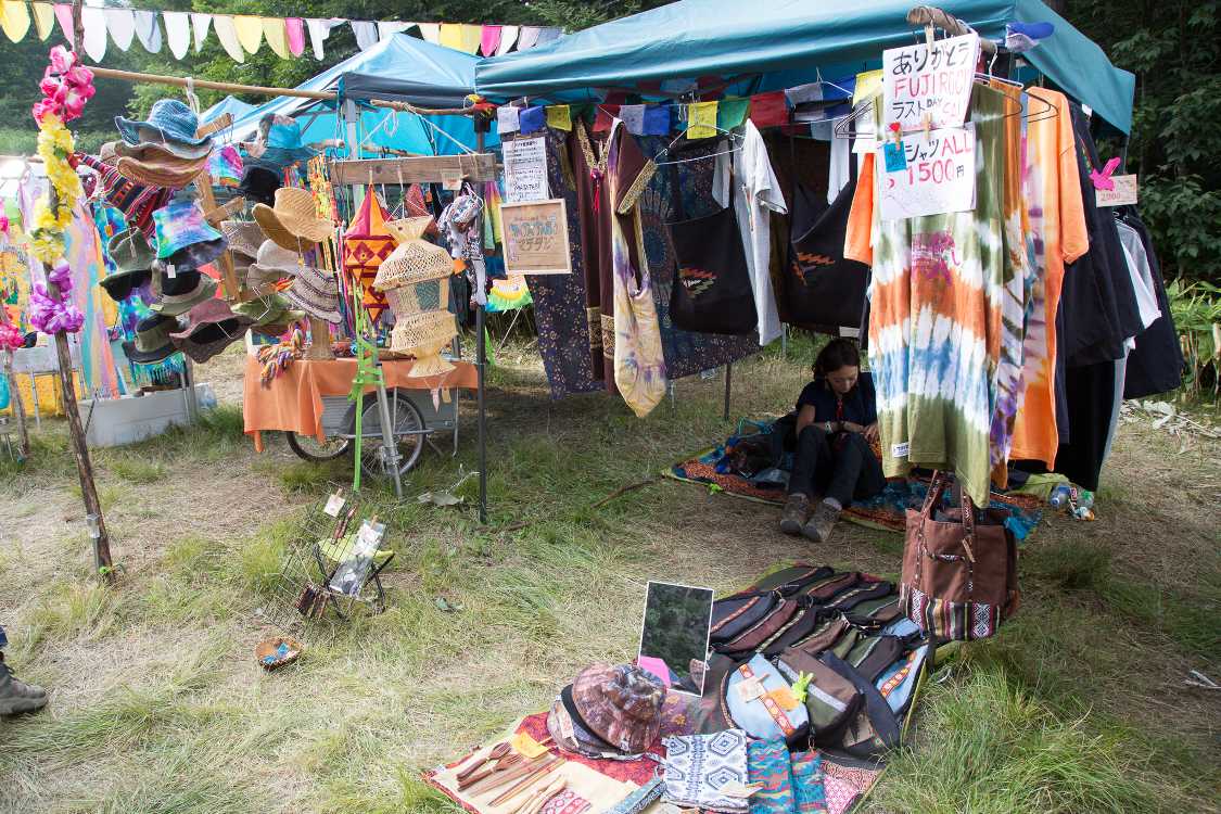 フリーマーケットのマタタビ。タイから出店。