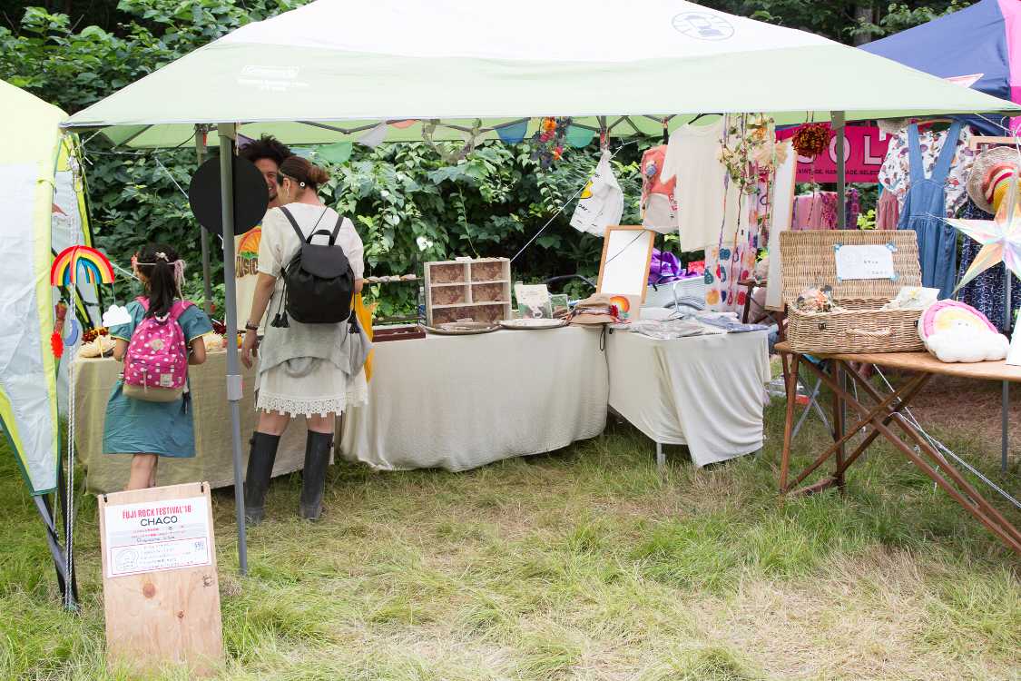 CHACO。毎年出店している花飾りの店。