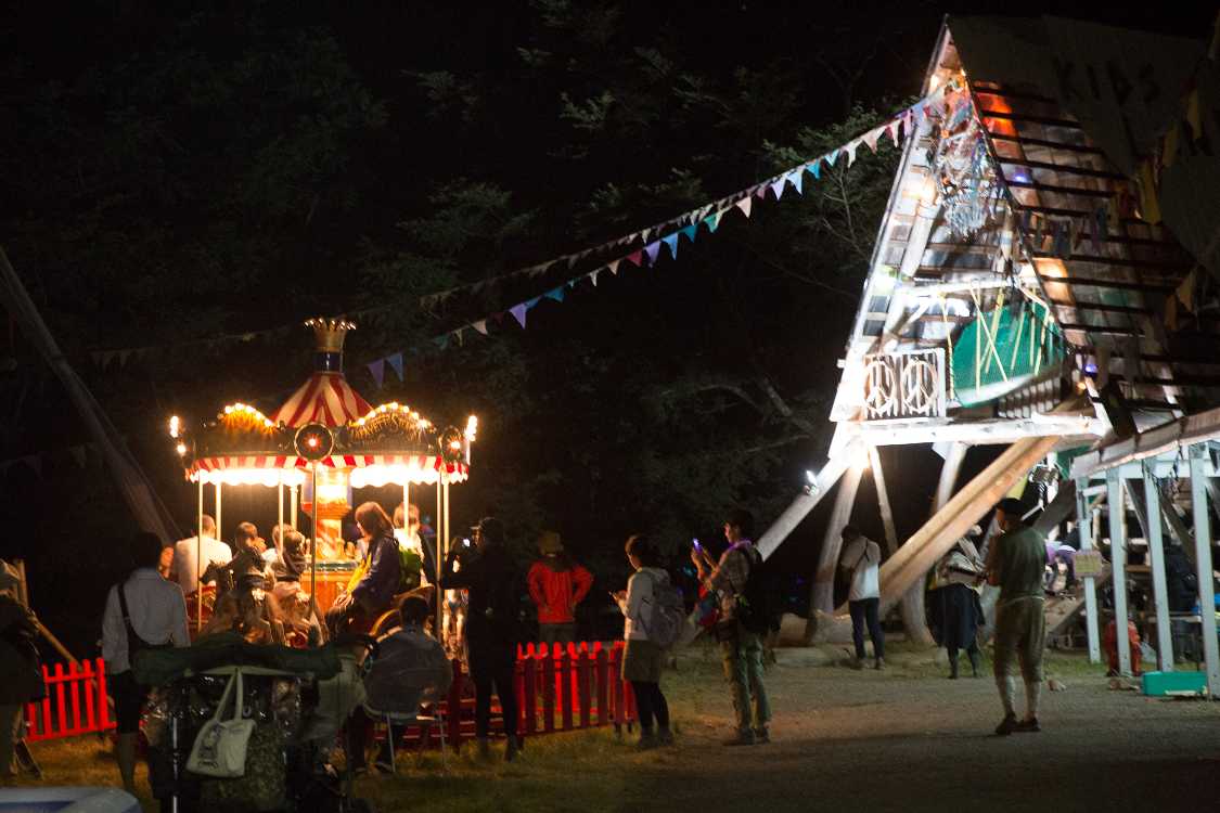 夜のキッズランド。日曜の午後8時50分ごろ。