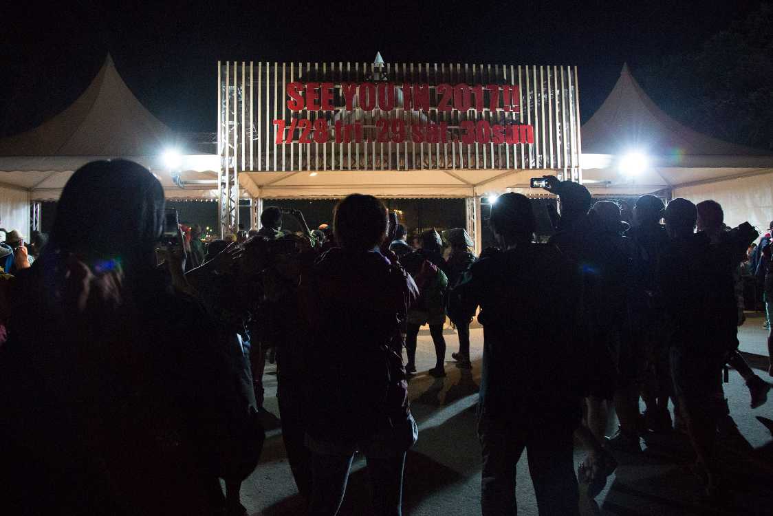 入場ゲート。来年の日程が発表されていました。