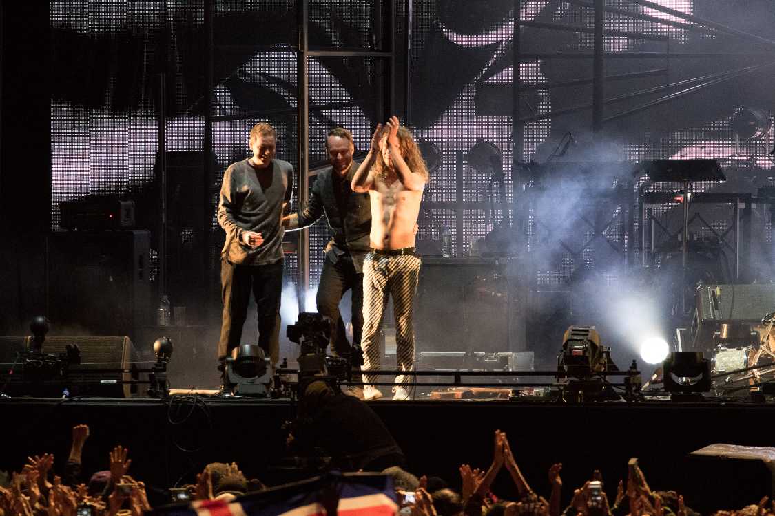 終演で3人がステージ前に集まります。アンコールはしませんでした。