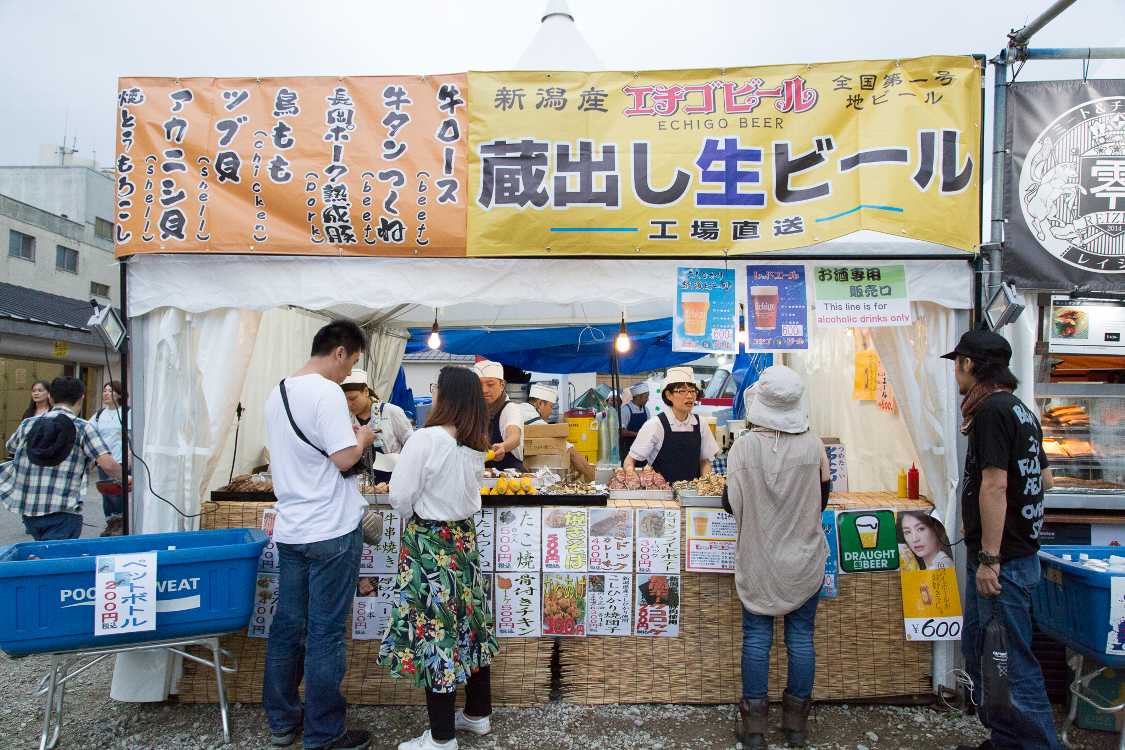 さかたや。フジロックで複数の店を出店。
