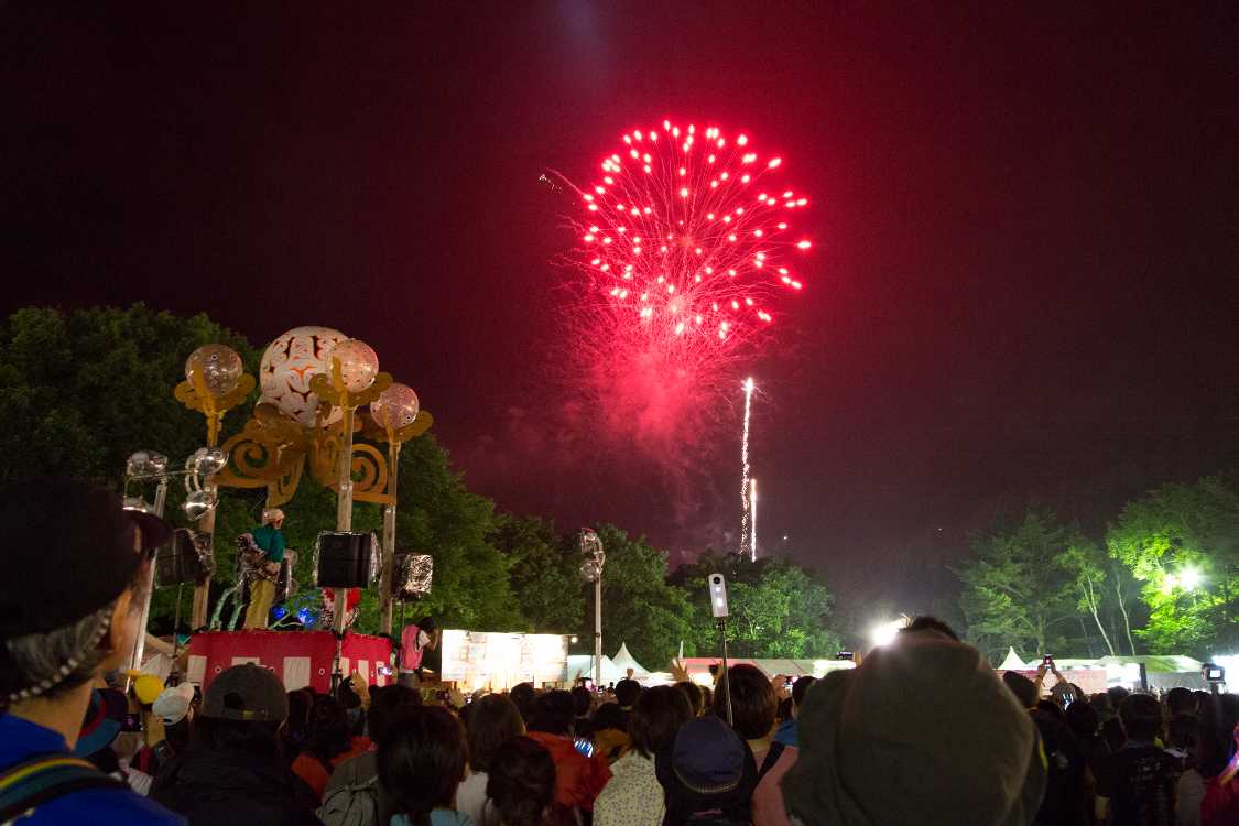 午後8時からの恒例の花火。